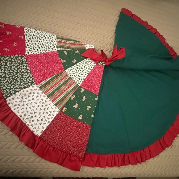 Festive Patchwork Tree Skirt - Picture 7 of 11